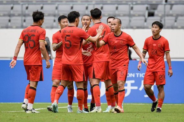 中国男足1-0胜中国香港队取首胜 东亚杯获季军