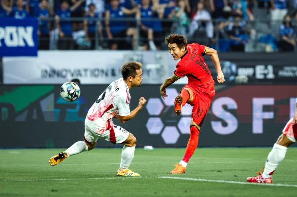 东亚杯-张玉宁失单刀王钰栋伤退 中国0-2日本