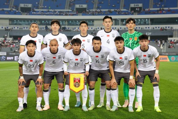 东亚杯-李东炅天下波 中国男足0-3不敌韩国男足
