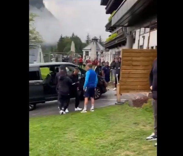 巨星归队！C罗抵达利雅得收效集训营，激发奥地利小镇住户围不雅