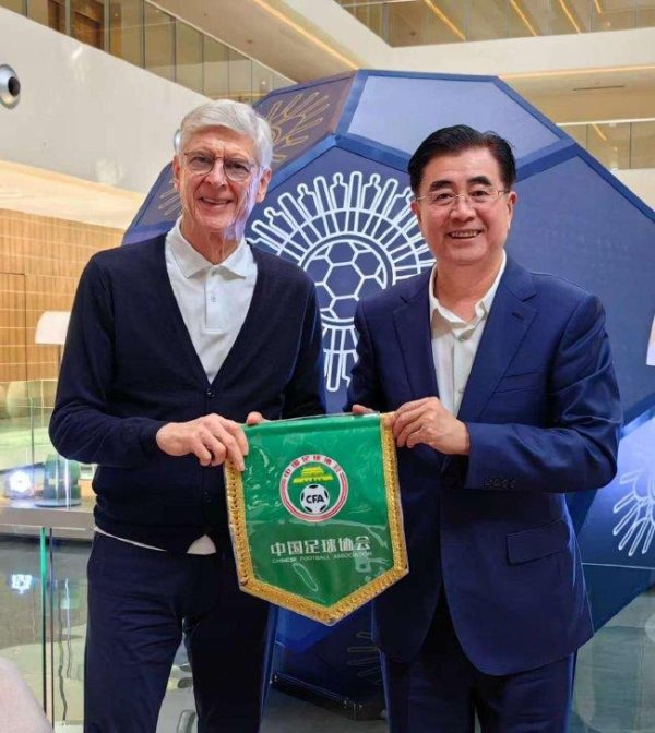 宋凯向温格取经 温格抒发匡助中国足球的浓烈意愿