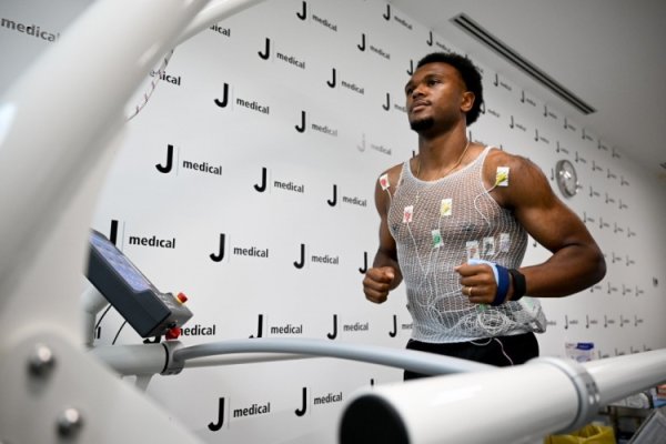 🏃‍♂️尤文臣方晒奥蓬达体检照，超4000万欧新援行将加盟