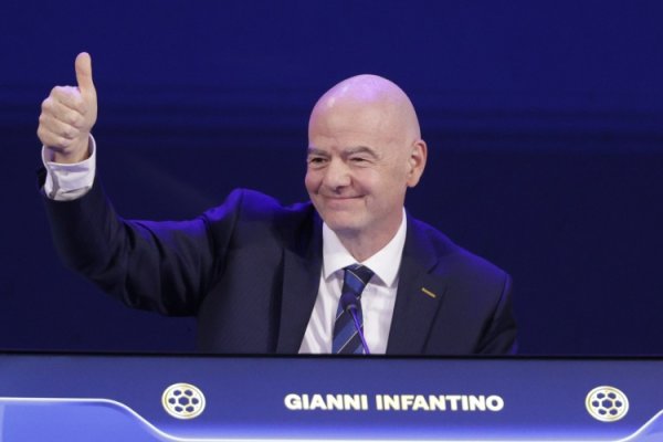 FIFA主席：意大利必须有最好意思的球场，若是作念不到每个东谈主齐该回家
