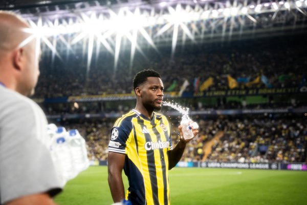 记者：费内巴切时尚杜兰伤愈复出，将出战欧联杯对阵斯图加特