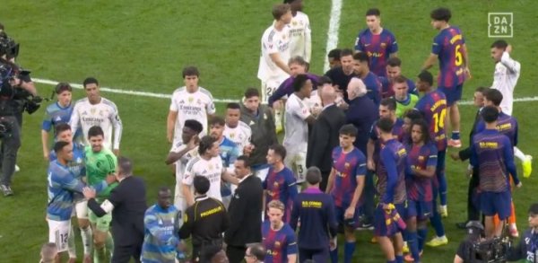 成分拉满💥国度德比追念了！红牌点球赛前放话赛后冲破雷同不缺