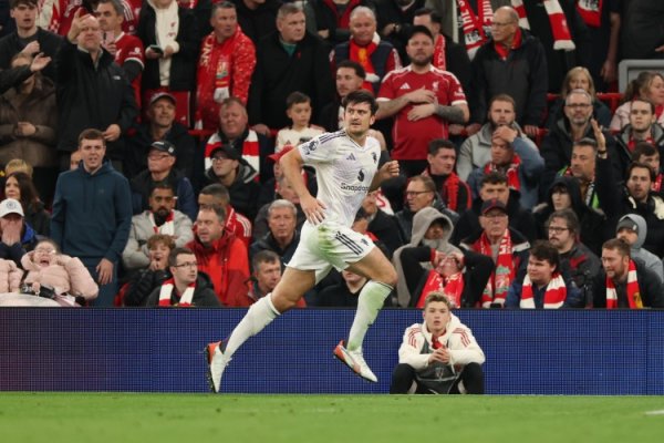 英媒：曼联已与马奎尔就续约一年伸开非厚爱谈判，但他须接收降薪