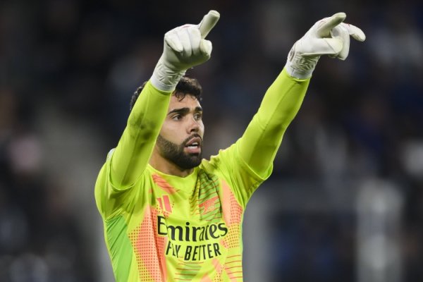 拉亚：我16岁就来英国了，许多初级别联赛时的队友边踢球边上班