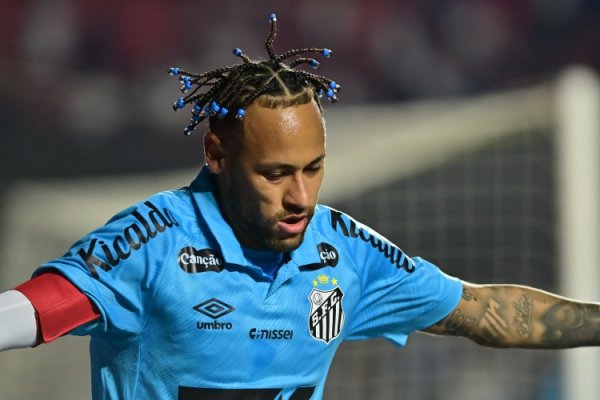 桑托斯足球总监力挺内马尔：不管顺境或困境，我会永恒相沿你