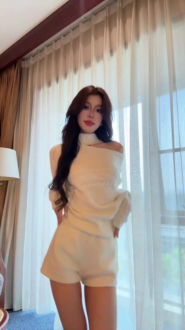 浓颜大好意思女！吾米提江女友晒舞蹈视频：来一条老公哥选的视频