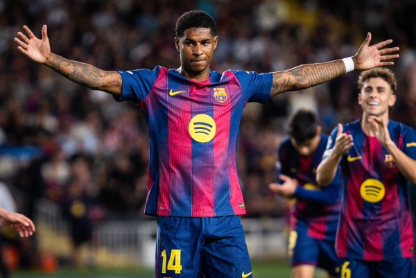 世体：佩德里未参加合练无缘对阵切尔西，拉什福德、德容将回来